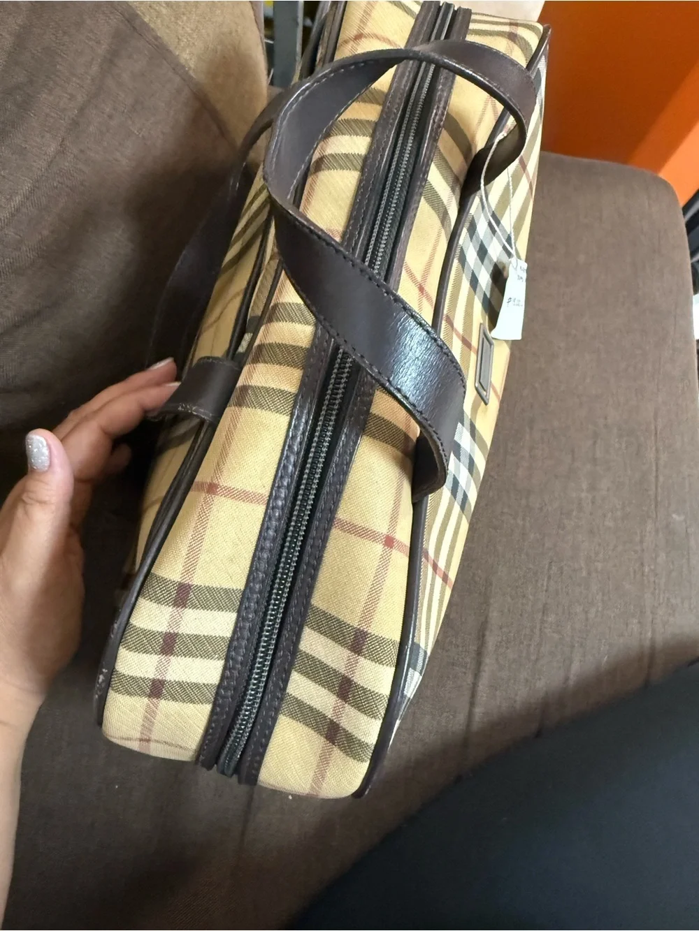Burberry Beige Plaid Travel Bag with Dark Brown Handles - Picture 7 of 7